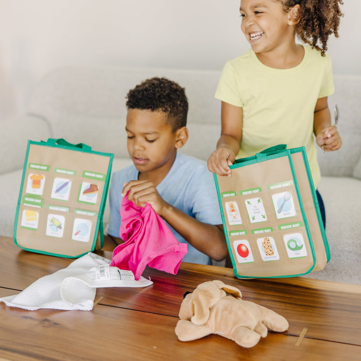 Let’s Explore Indoor/Outdoor Scavenger Hunt Play Set F9