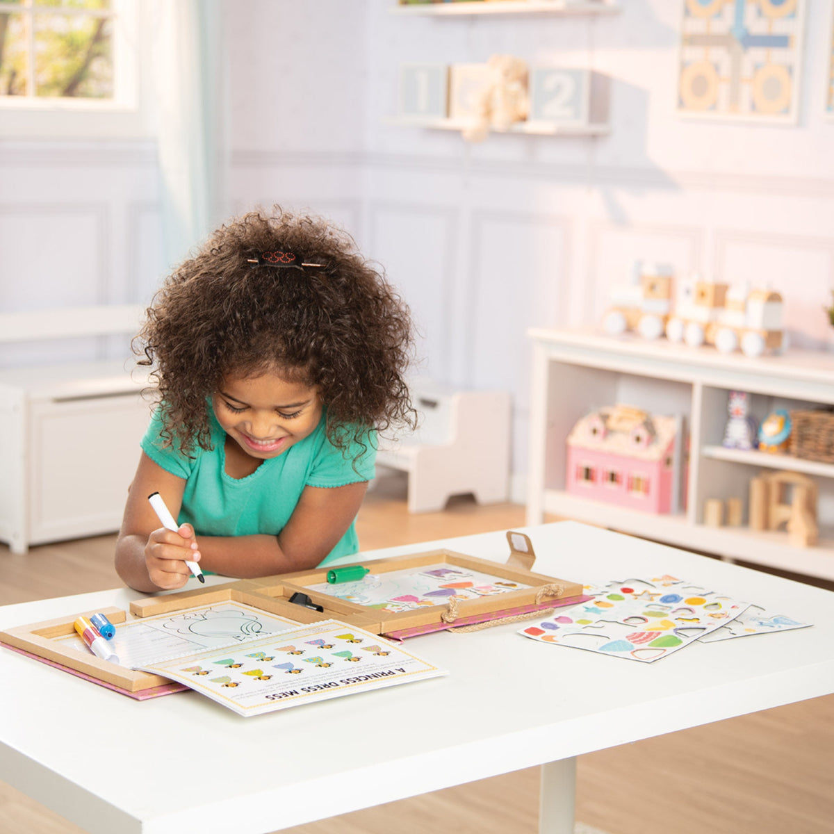 Natural Play: Play, Draw, Create Reusable Drawing & Magnet Kit – Princesses E5