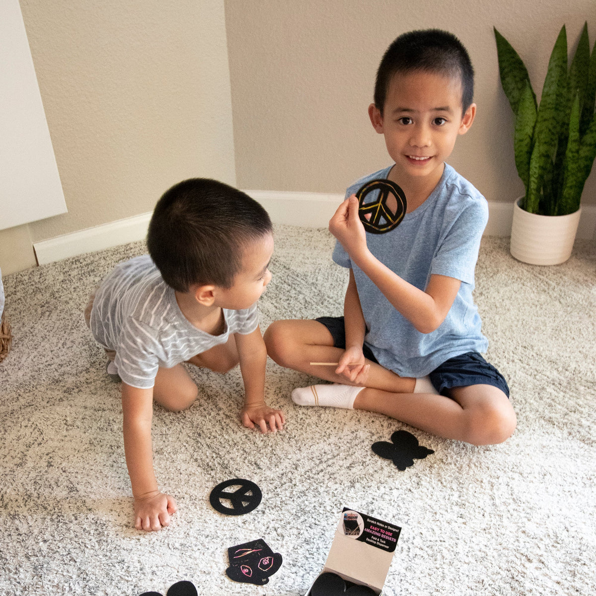 Scratch Art® Box of Friendship Notes O9